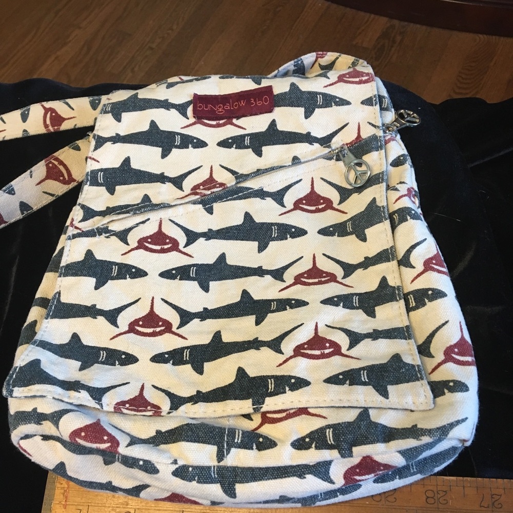 Bungalow 360 shark crossbody
